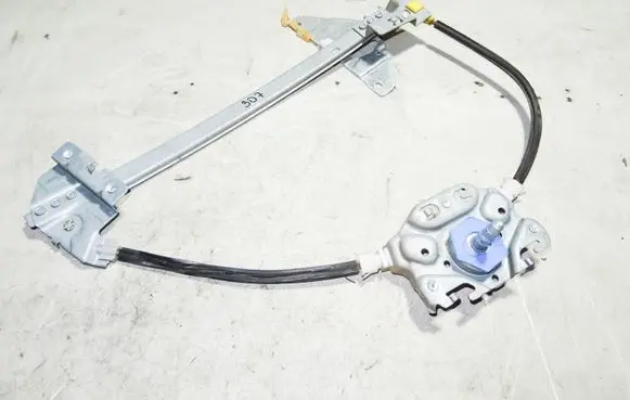 Rear door manual window regulator