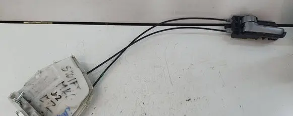 Suzuki Swift II Rear door lock