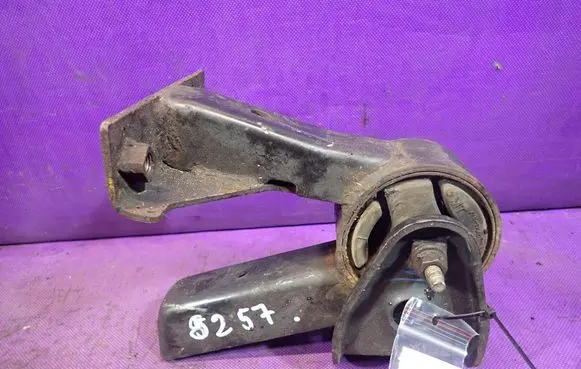 Suzuki Splash Gearbox mounting bracket 