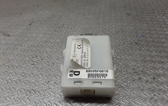 Subaru Forester SH Door central lock control unit/module 88035FG010 8YD23272