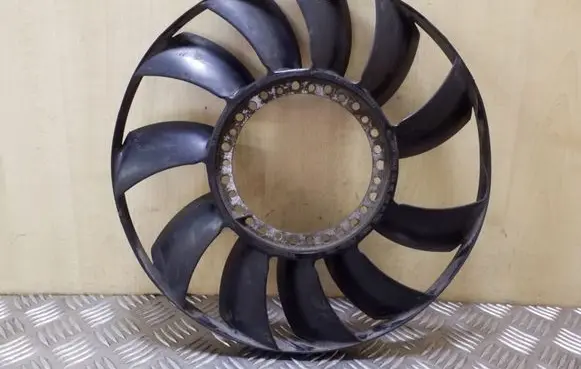 Volkswagen PASSAT B5.5 Fan impeller 058121301A