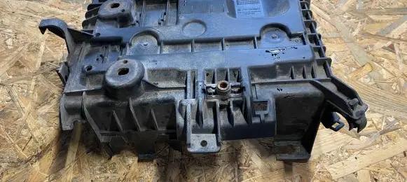 Opel Corsa D Battery box tray cover/lid 13235642