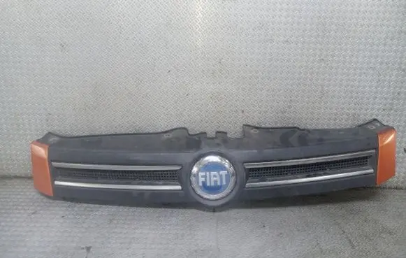 Front bumper upper radiator grill