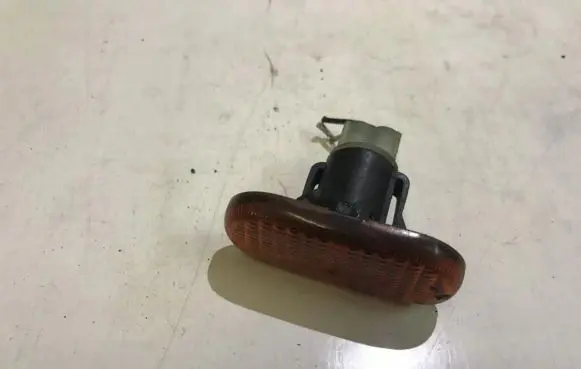 Renault Clio II Front fender indicator light 7700822136