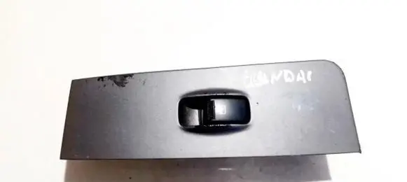 Hyundai Matrix Electric window control switch 9358017100 93580-17100