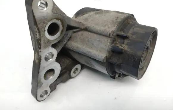 Toyota Auris E180 Oil filter mounting bracket