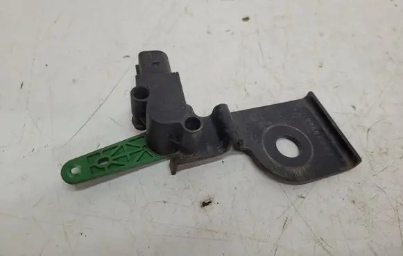 Headlight/headlamp level sensor