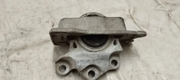 Volvo XC90 Engine mount bracket 32255204