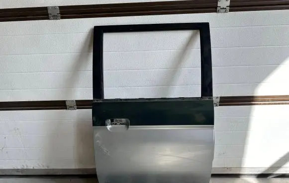 Mitsubishi L200 Rear door