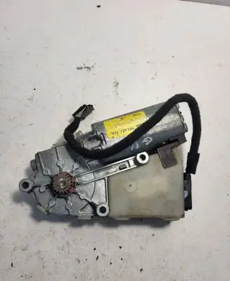 Volkswagen Golf IV Sunroof motor/actuator 4B0959591