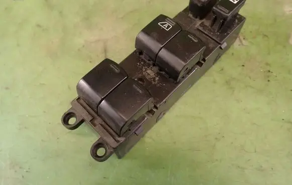 Subaru Impreza III Quarter vent window switch 157393