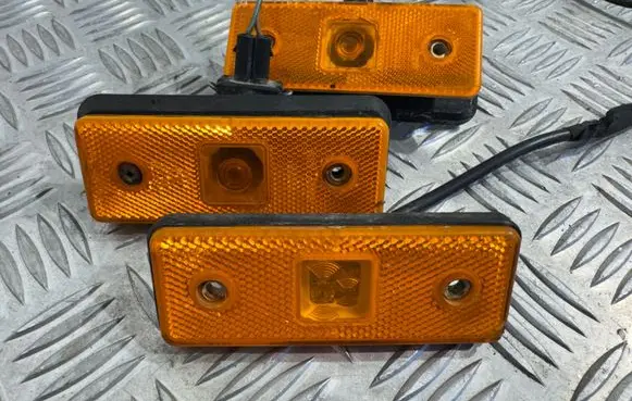 Mercedes-Benz Sprinter W906 Front fender indicator light 9018260296