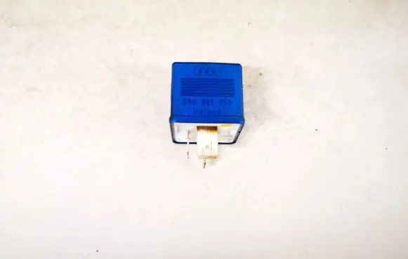 Volkswagen PASSAT B5 Other relay 8a0951253