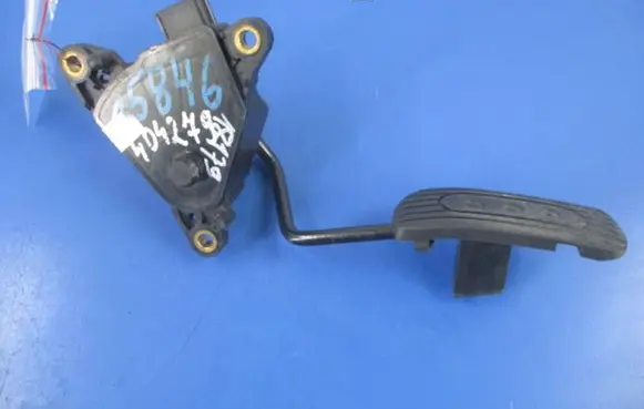 Nissan Micra Accelerator throttle pedal 18002AX700