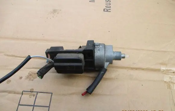 Mercedes-Benz S W126 Tailgate/trunk/boot open switch 1268200110