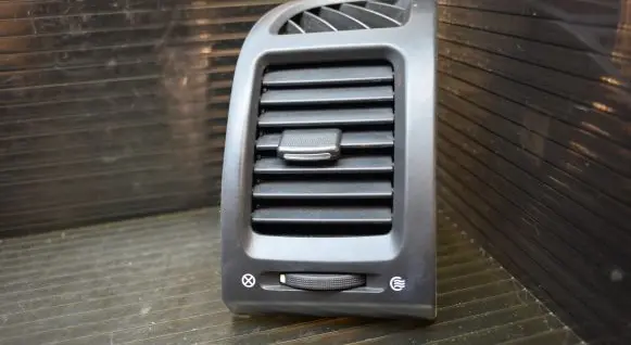 KIA Carnival Dash center air vent grill 4D9746000