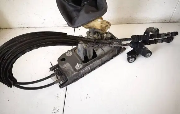 Volkswagen Golf V Gear shifter/selector 1k0711061a