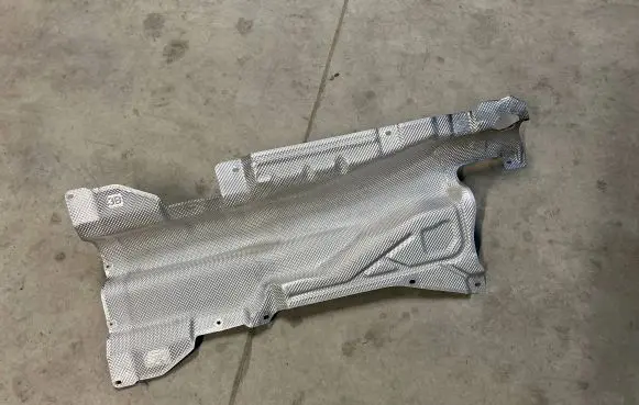BMW X1 U11 Exhaust heat shield 8498381 51488498381