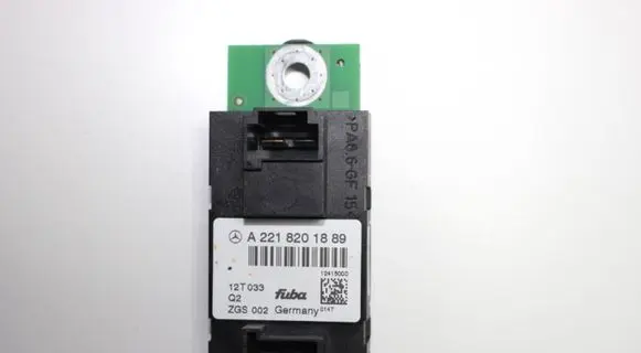 Mercedes-Benz S W221 Aerial antenna amplifier A2218201889