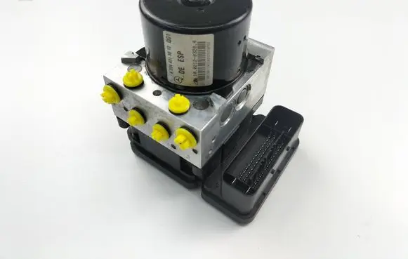 Mercedes-Benz C W204 ABS Pump A2045455232 A2044313812 10021203204