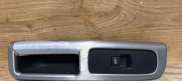 Volvo V50 Electric window control switch 8663815