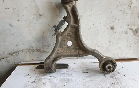 Volvo S80 Front lower control arm/wishbone 09173617