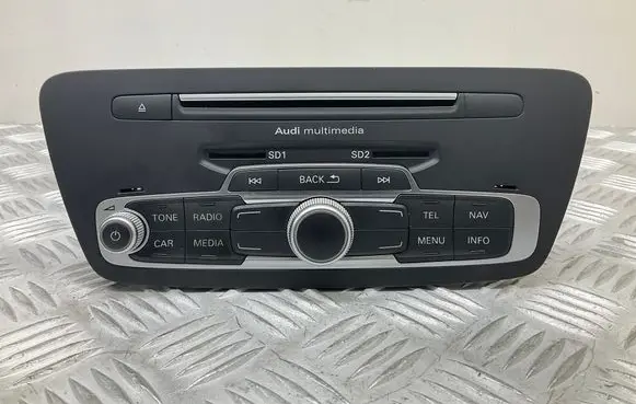Radio/CD/DVD/GPS head unit