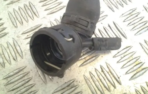 Volkswagen Golf V Engine coolant pipe/hose 6Q0122291E