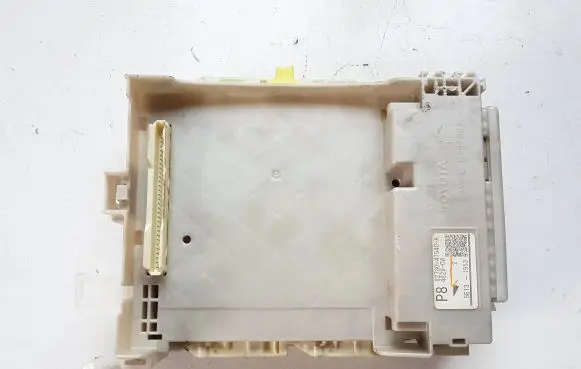 Toyota Prius+ (ZVW40) Comfort/convenience module 8273047540A