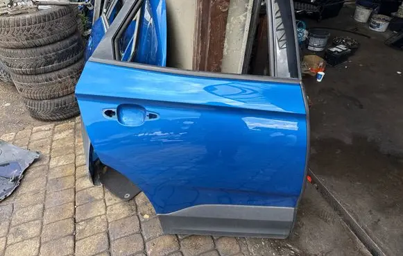 Opel Grandland X Rear door