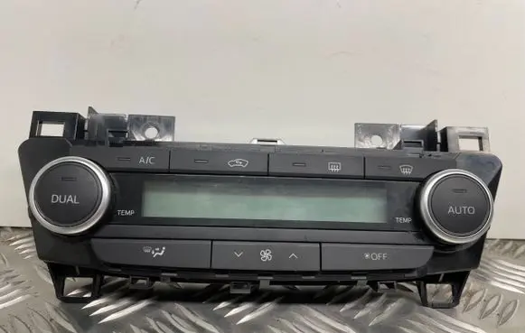 Toyota Avensis T270 Climate control unit 5590005640