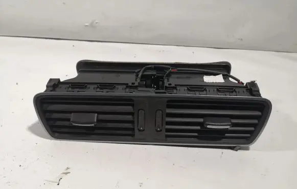 Volkswagen PASSAT B7 Dash center air vent grill 3AC819728A