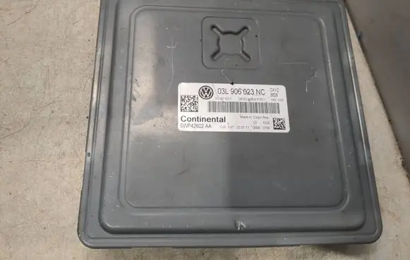 Volkswagen Touran II Engine control unit/module 03L906023NC 03L907425C 5WP42602AA