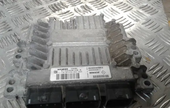 Renault Megane II Engine control unit/module S122326109 8200565863