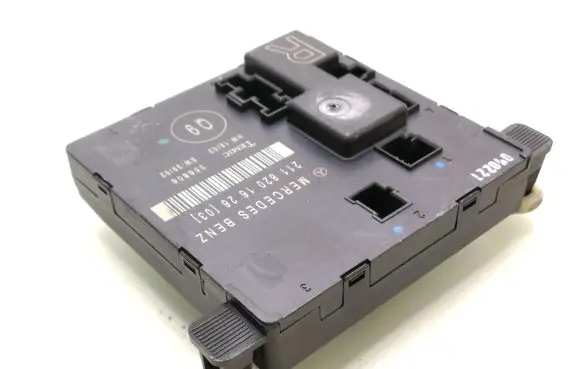Mercedes-Benz E W211 Door control unit/module 2118201626