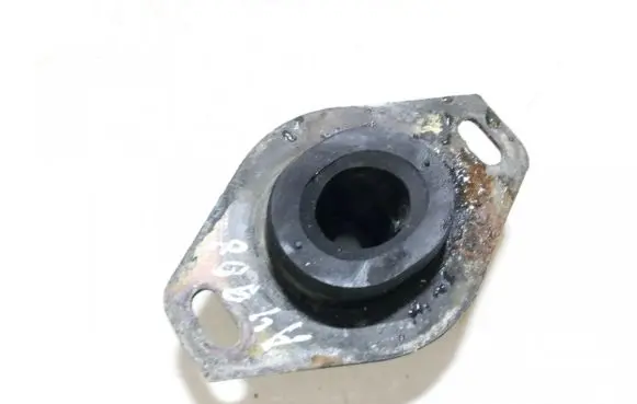 Peugeot 307 Engine mount bracket