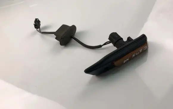 BMW 7 E32 Front fender indicator light 13780139