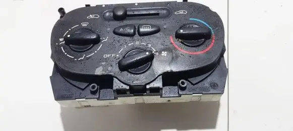 Peugeot 206 Climate control unit 1068901 10689-01