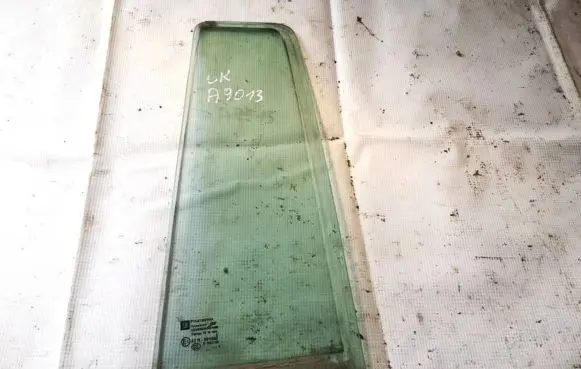 Opel Zafira B Rear vent window glass as2