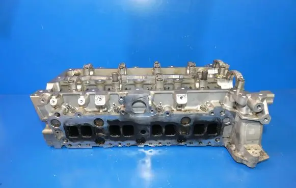 Mercedes-Benz C W205 Engine head R651016