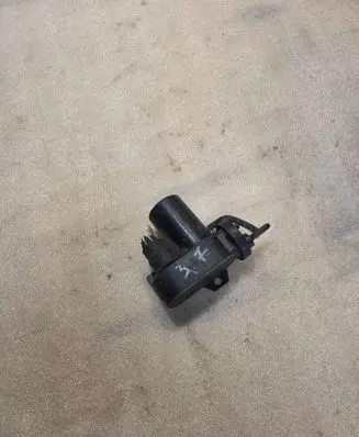 Audi A8 S8 D2 4D Cruise control vacuum pump 1003572 003572 811907325