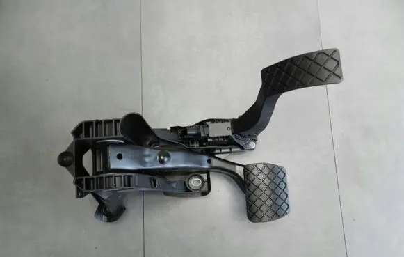 Volkswagen Golf VII Pedal assembly 5Q1723058BG