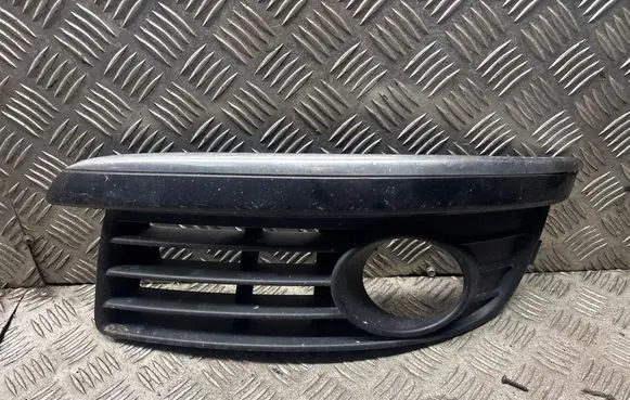 Volkswagen Jetta V Front fog light trim/grill 1K0853665K