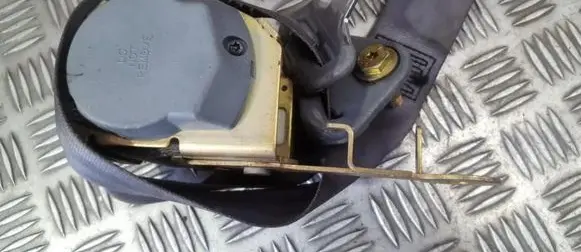 Rear seatbelt