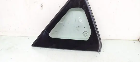 Toyota Auris E180 Rear side window