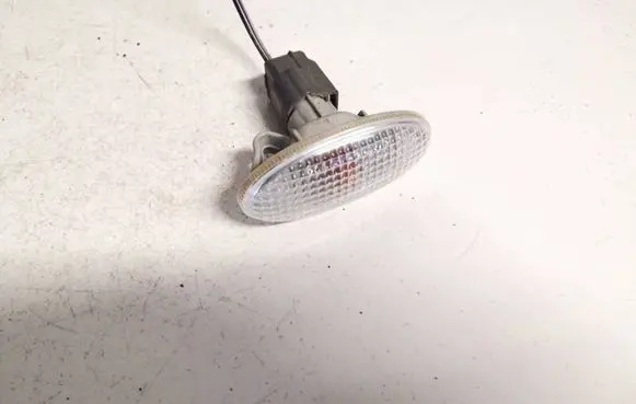 Mazda 5 Front fender indicator light p2329