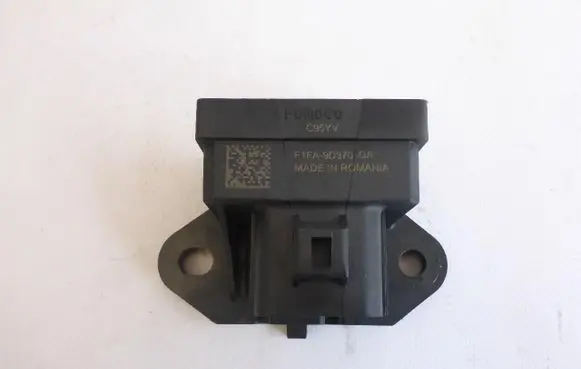 Ford Kuga II Fuel pump relay F1FA-9D370-GA