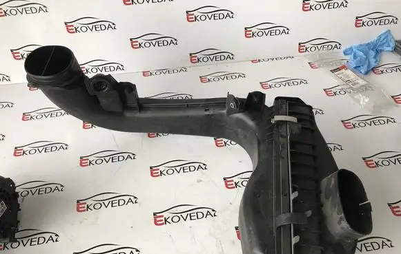 BMW X4 F26 Air filter box 8573761 8573869