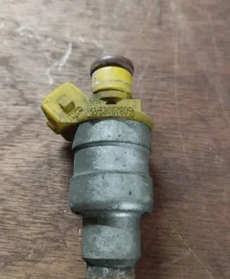 Dodge Durango I Fuel injector 53007809