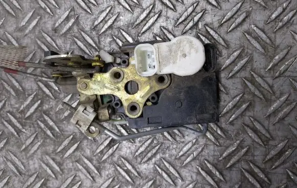 Chevrolet TrailBlazer Rear door lock 